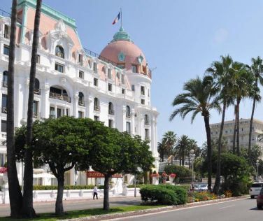 Настаняване в хотел 3*