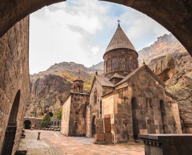 Екскурзия в АРМЕНИЯ - история, кухня и култура - със самолет, на български език!