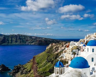 МАЙСКИ ПРАЗНИЦИ НА ОСТРОВ САНТОРИНИ - 3 нощувки, чартърна програма с полет от ВАРНА!
