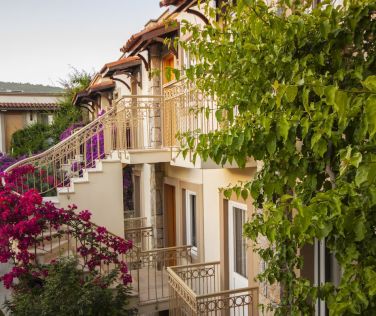 MOONSHINE HOTELS & SUITES