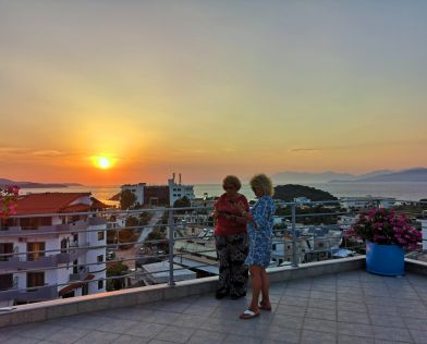 Почивка в Албания 2024, КСАМИЛ хотели до плаж в центъра на курорта!